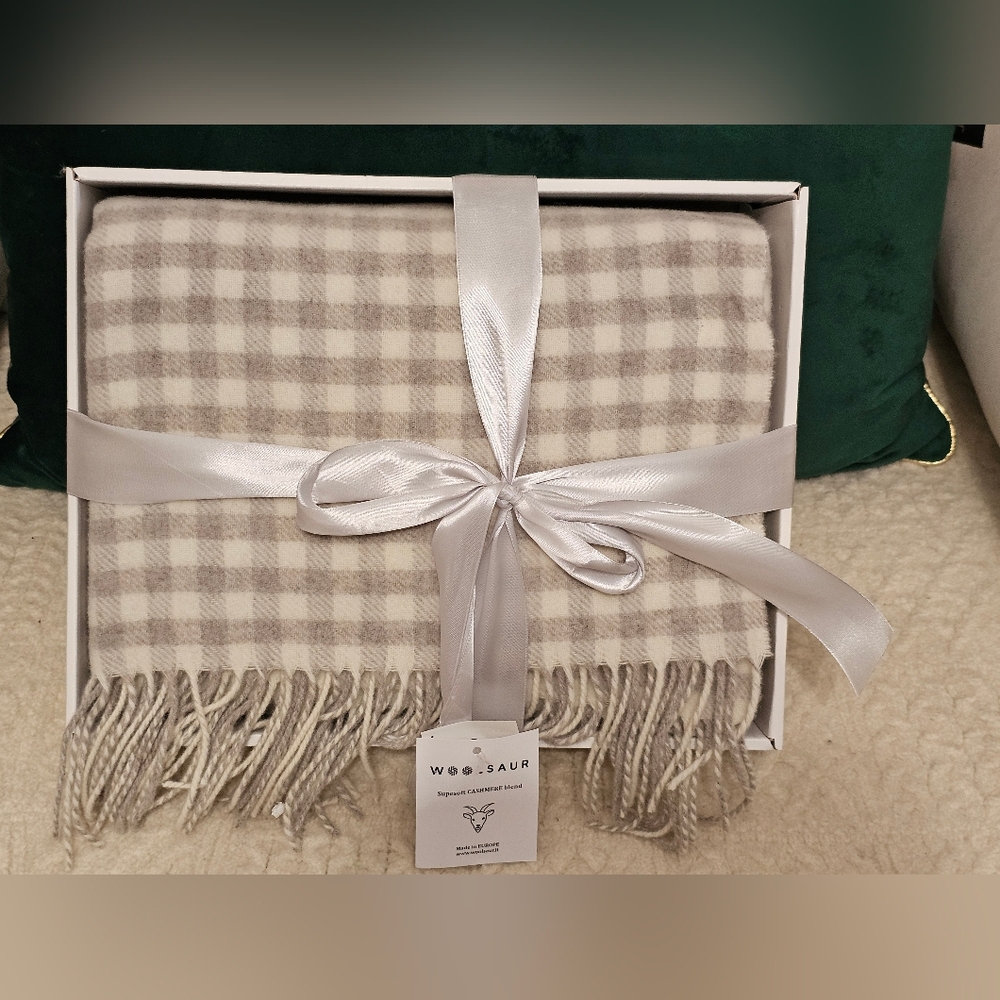 Woolsaur Plaid Supersoft Cashmere Blend Throw Blanket - Picture 2 of 5